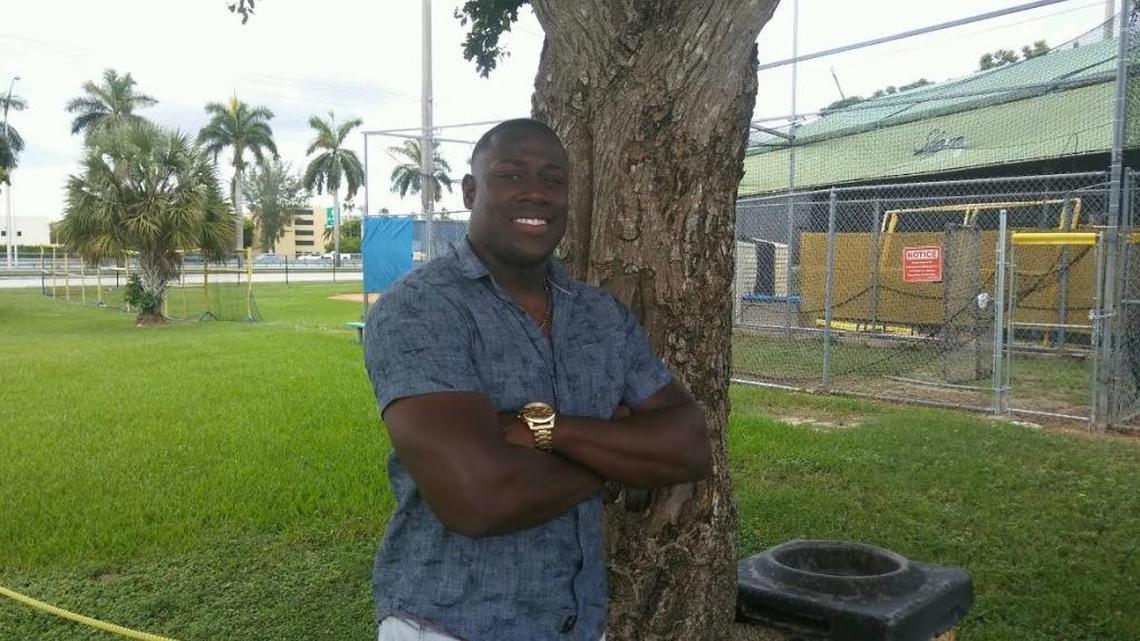 LAZARO ALONSO se incorpora este viernes al campamento de los Marlins.