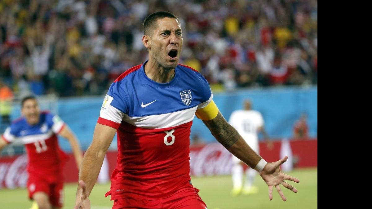 
El delantero Clint Dempsey encabezará el equipo de Estados Unidos que defenderá su título en la venidera Copa Oro 2015 de la CONCACAF, según la nómina presentada este martes 23 de junio por el seleccionador Jurgen Klinsmann. 
