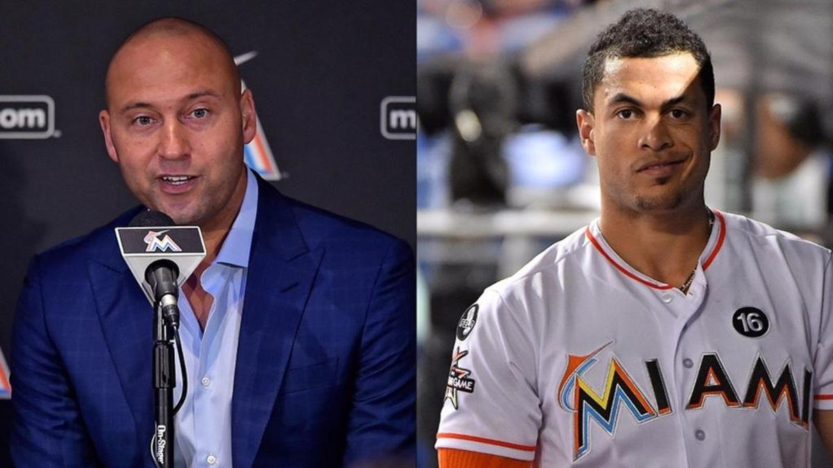 DEREK JETER, director ejecutivo de los Marlins, y Giancarlo Stanton (d).