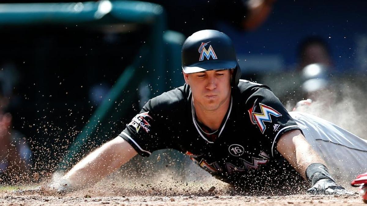 JT REALMUTO se desliza en la goma el 24 de agosto del 2017. Su nombre suena mucho en un posible canje.