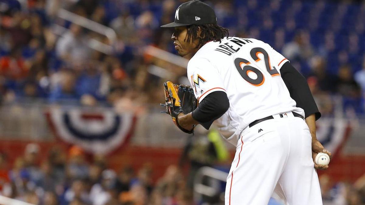 JOSE UREÑA lanza contra los Mets en Miami el 13 de abril del 2017.