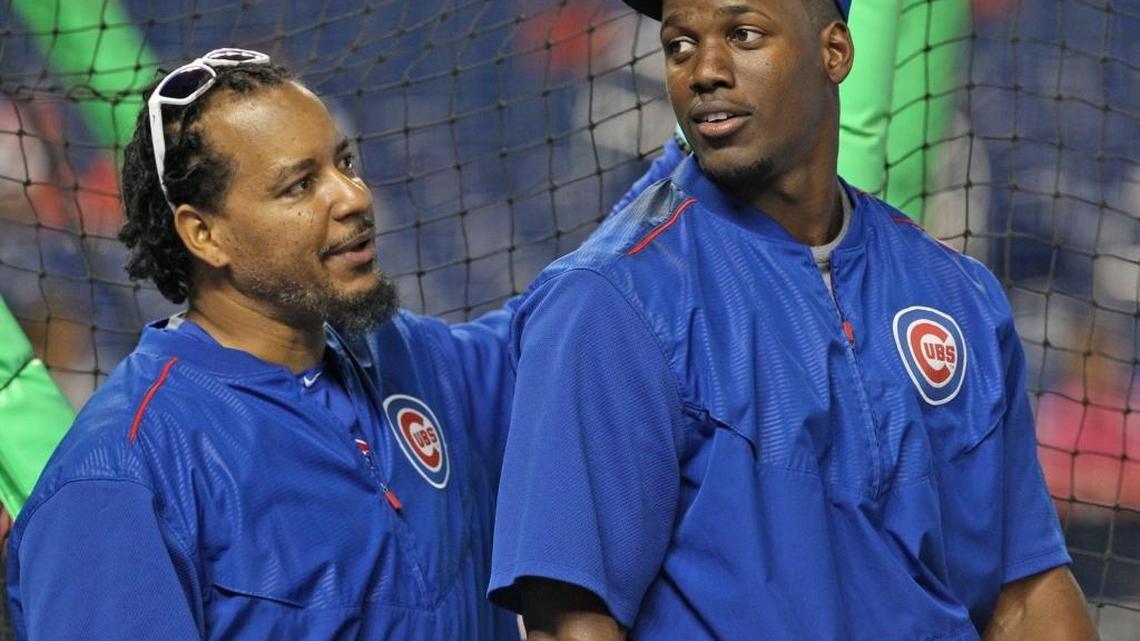 MANNY RAMIREZ conversa con Jorge Soler durante un entrenamiento de bateo el 1 de junio del 2015 en Miami.