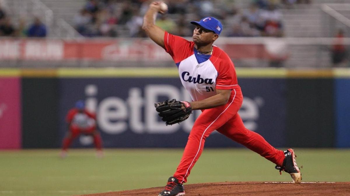 EL SERPENTINERO Freddy Asiel Álvarez en partido frente a Venezuela en la Serie del Caribe del 2015. El derecho abrirá el primer juego de la serie amistosa entre Cuba y la selección nacional universitaria de Estados Unidos.