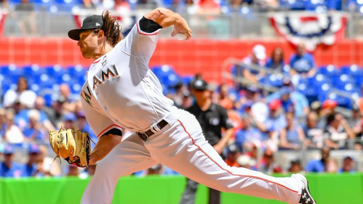 El abridor de los Marlins Dillon Peters lanzó seis entradas ante los Cachorros y toleró seis hits, el 1ro de abril de 2018 en Miami.