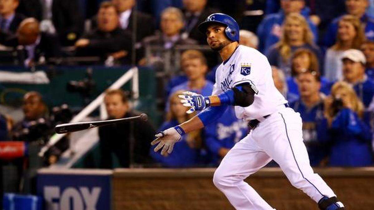 
Omar Infante disparó un jonrón en el sexto inning por los Reales que vencieron 7-2 a los Gigantes, el miércoles en Kansas City. 


