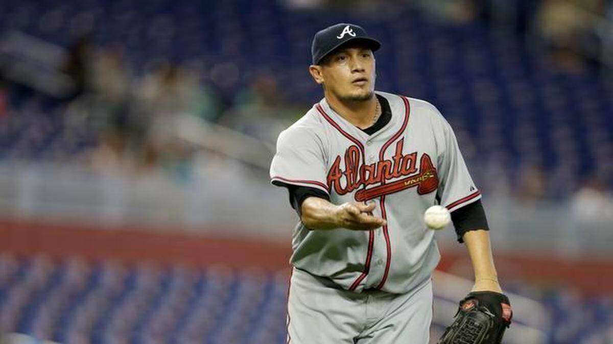 
El derecho de 38 años Freddy García tuvo marca de 4-7, con 4.37 de efectividad, con Baltimore y Atlanta en 13 aperturas y cuatro salidas de relevo en 2013. 
