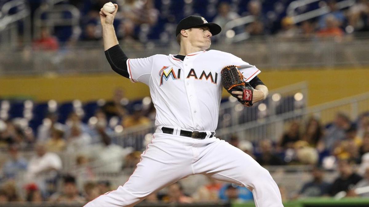 
Tom Koehler lanza en el primer episodio contra los Piratas, la noche del lunes en el Marlins Park.
