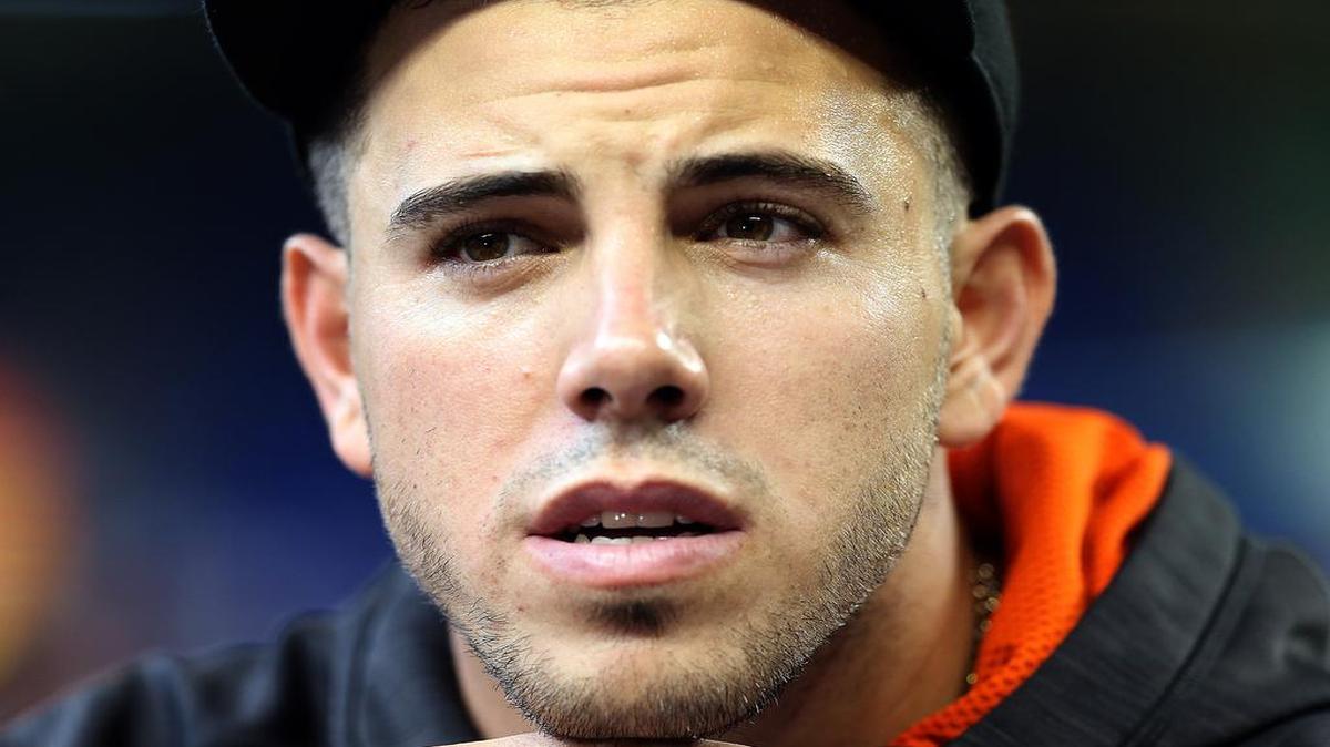 El pitcher José Fernández de los Miami Marlins luego de la victoria 1-0 tras los Mets de Nueva York el 6 de junio de 2016 en el Marlins Park en Miami.