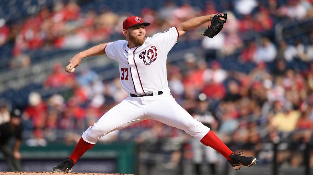 El derecho de los Nacionales Stephen Strasburg lanzó un juego completo y permitió seis hits a la tanda de los Marlins, el miércoles.