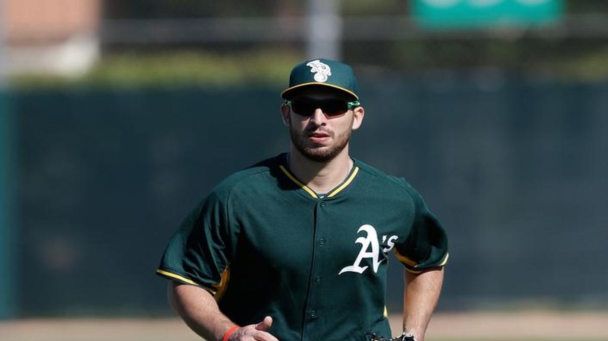 El pelotero cubano Rangel Ravelo durante el entrenamiento de primavera con los Atléticos de Oakland, el 25 de febrero del 2015 en Mesa, Arizona.