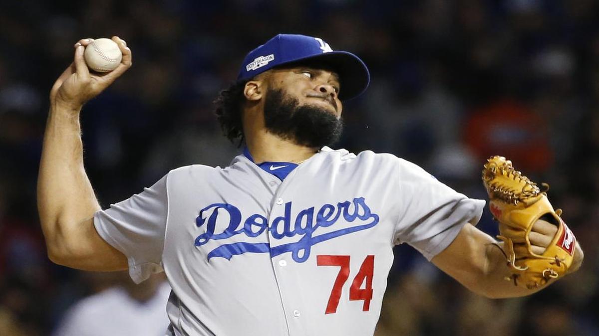 Holanda reforzó su bullpen con el ingreso de cerrador de los Dodgers Kenley Jansen, quien viajó el sábado desde el campo de entrenamiento de ese equipo en Arizona, y participó este domingo en la práctica.