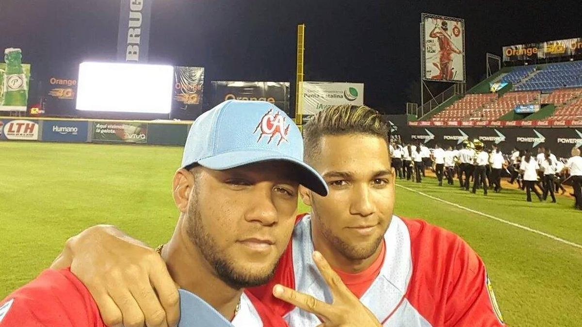 LOS HERMANOS Yulieski y Lourdes Gourriel Jr. (d) en Dominicana durante la Serie del Caribe.