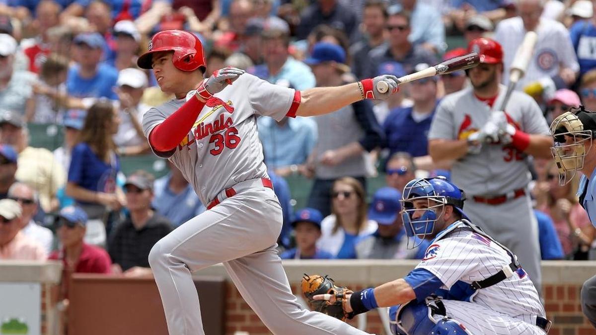 EL CUBANO Aledmys Díaz conecta un imparable con los Cardenales de San Luis frente a los Cachorros, el 22 de junio del 2016 en el Wrigley Field.