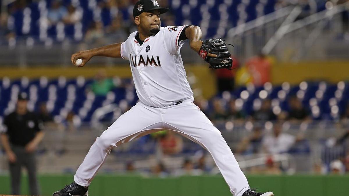 El abridor cubano de los Marlins Odrisamer Despaigne lanza en el segundo inning del partido contra los Nacionales, el 5 de septiembre del 2017 en Miami.