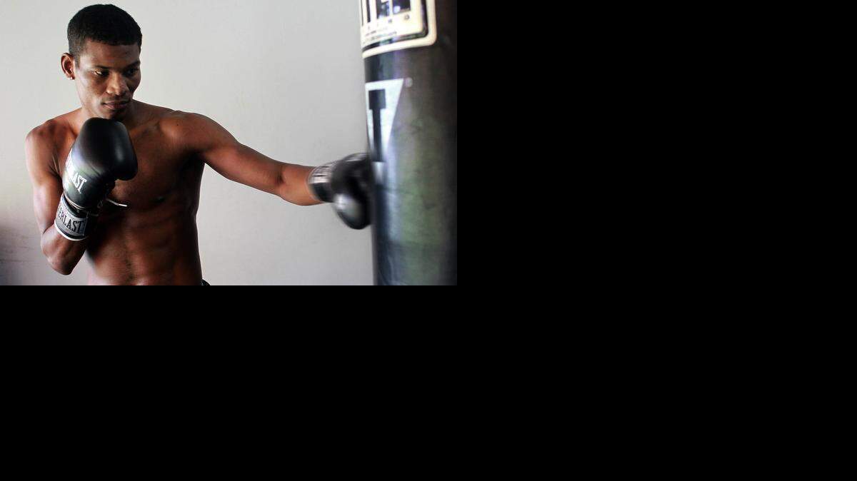 
EL BOXEADOR colombiano Breidis Prescott durante un entrenamiento en Miami el 25 de marzo del 2013.


