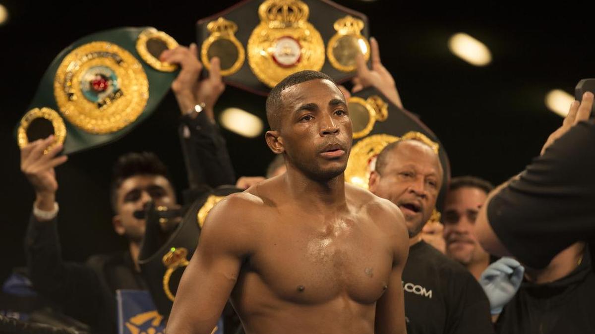 ERISLANDY LARA antes de su pelea contra Yuri Foreman en el Hialeah Park y Casino.