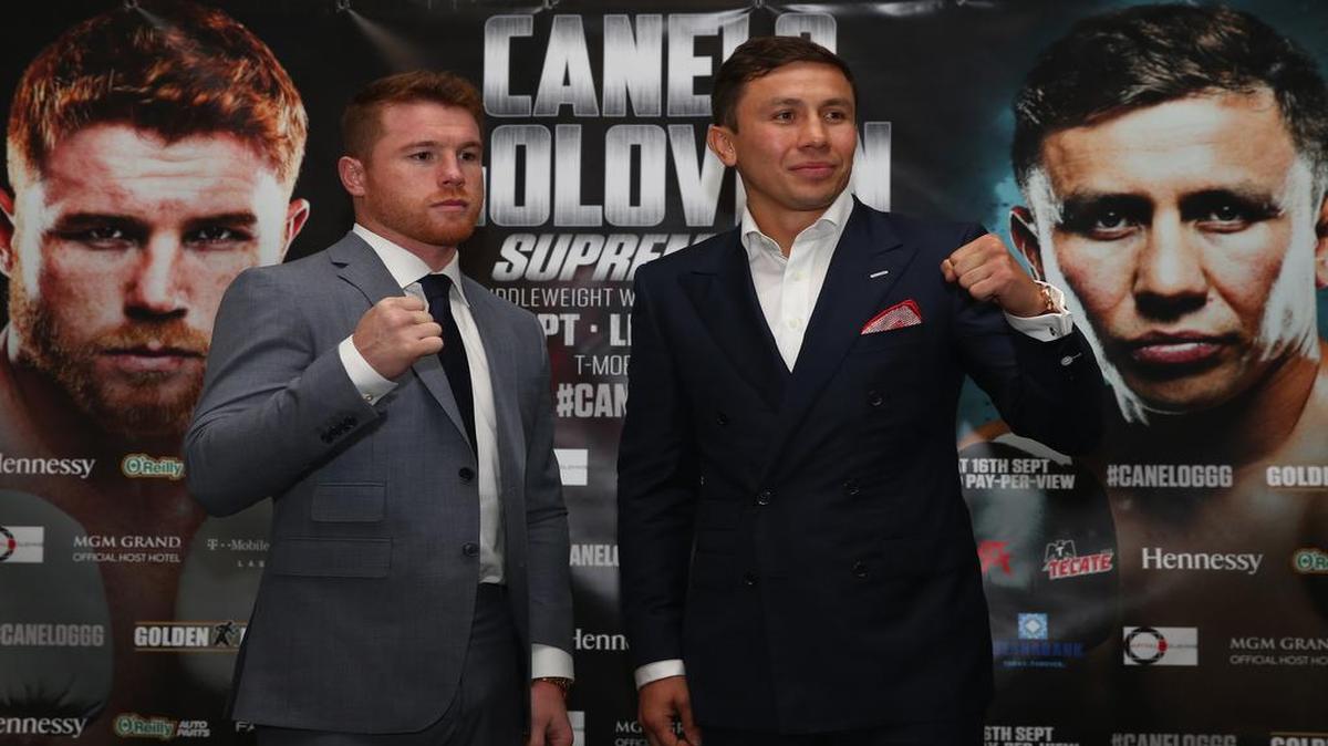 SÁUL ÁLVAREZ (izq.) y Gennady Golovkin posan en la conferencia de prensa celebrada el 19 de junio del 2017 en el Hotel Landmark, en Londres.