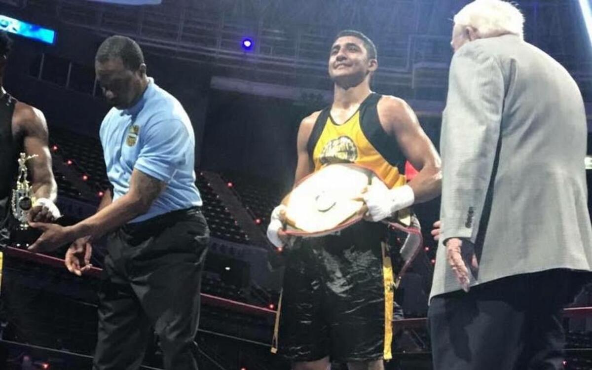 ABEL GONZALEZ, ganador de los Golden Gloves, es una promesa del boxeo.