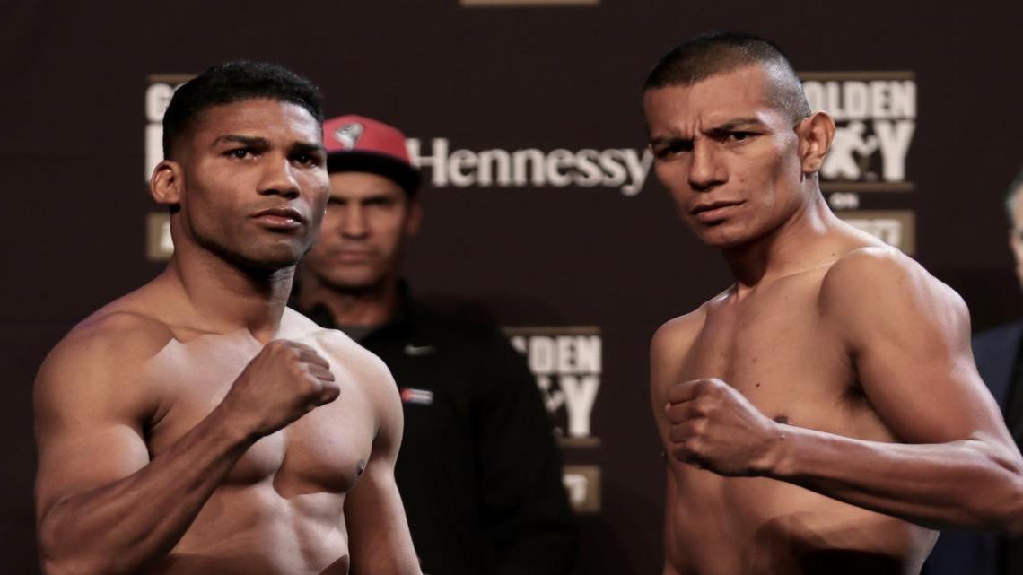 Yuriorkis Gamboa (izq.) y Robinson Castellanos en la ceremonia de pesaje en Las Vegas, el 4 de mayo xdel 2017.