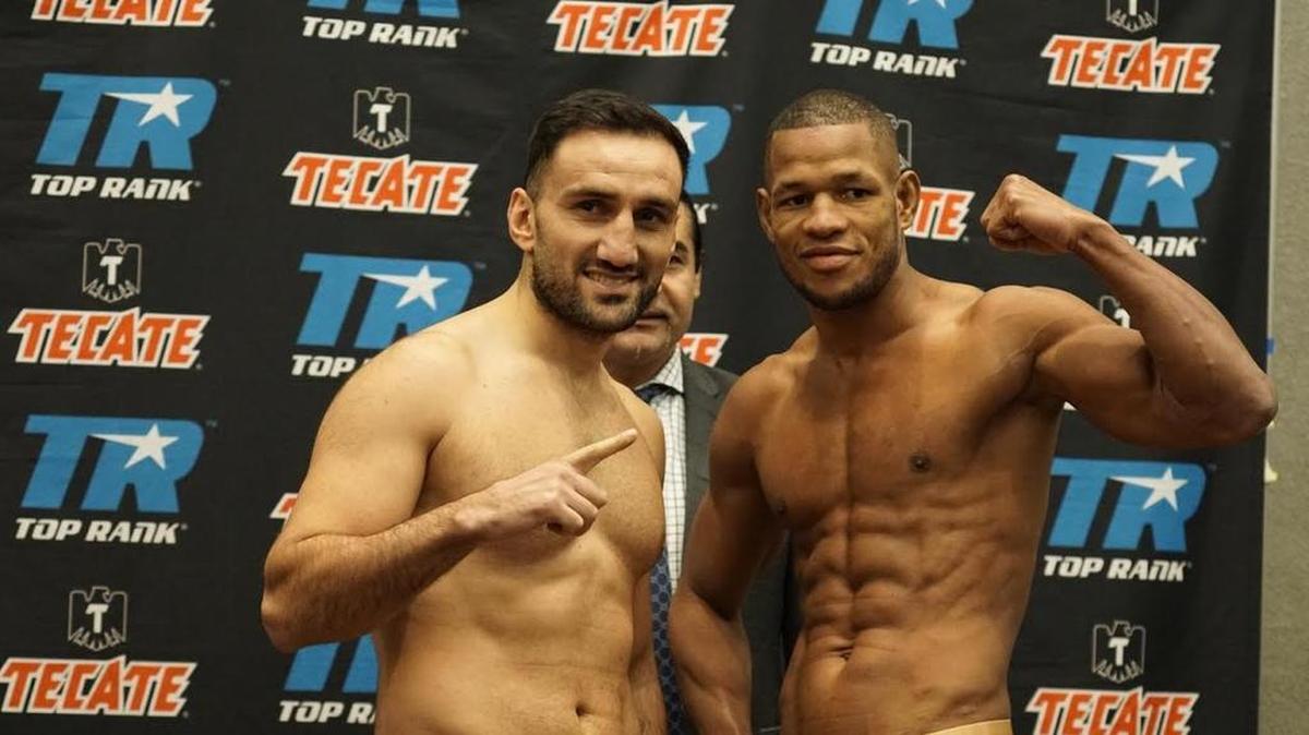 SULLIVAN BARRERA y Karo Murat durante el pesaje previo al combate de este 12 de diciembre en California