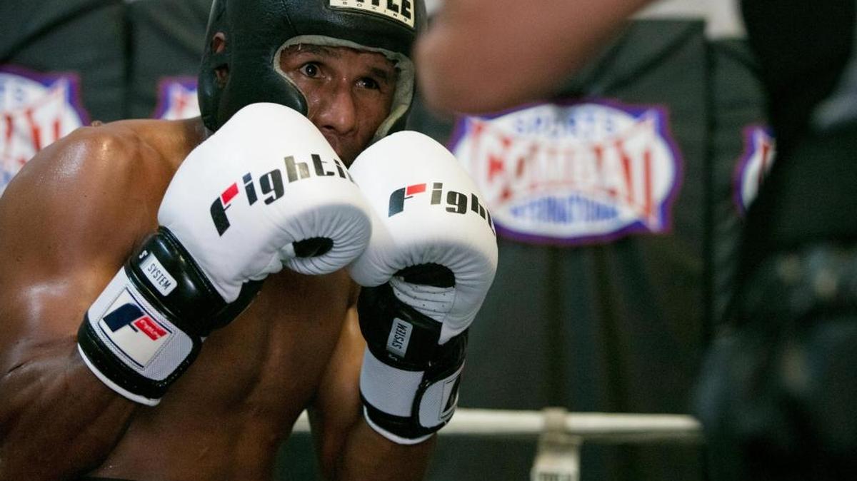 ISMAEL BARROSO durante un entrenamiento el 26 de septiembre en el gimnasio de Osmiri Fernández en Kendall.