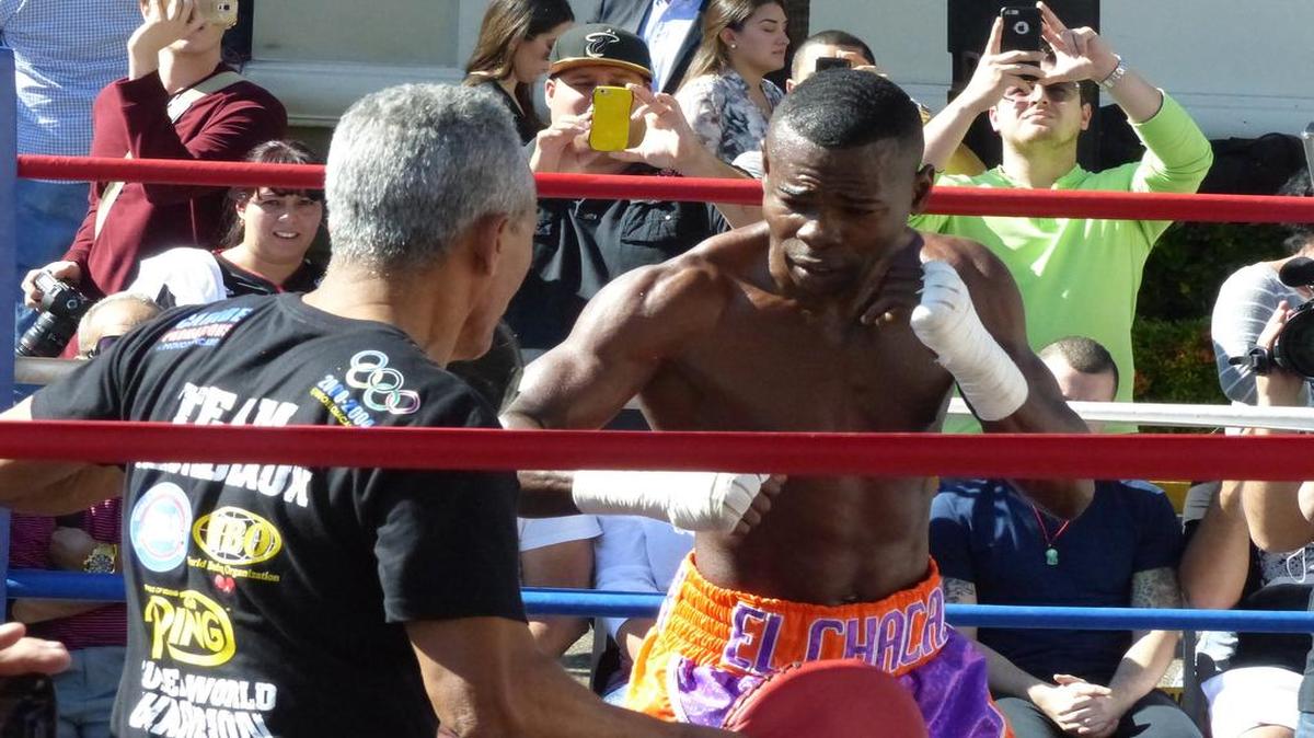GUILLERMO RIGONDEAUX y su entrenador Jorge Rubio en las afueras del Restaurant Versailles, en la Pequeña Habana, el 17 de Diciembre del 2014.