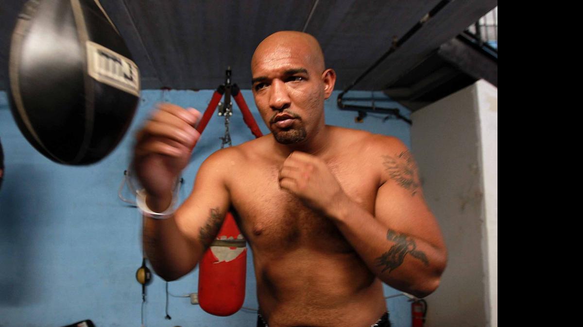 
EL PESADO cubano Yasmany Consuegra entrena en el gimnasio de Kendall durante el 12 de septiembre del 2013.
