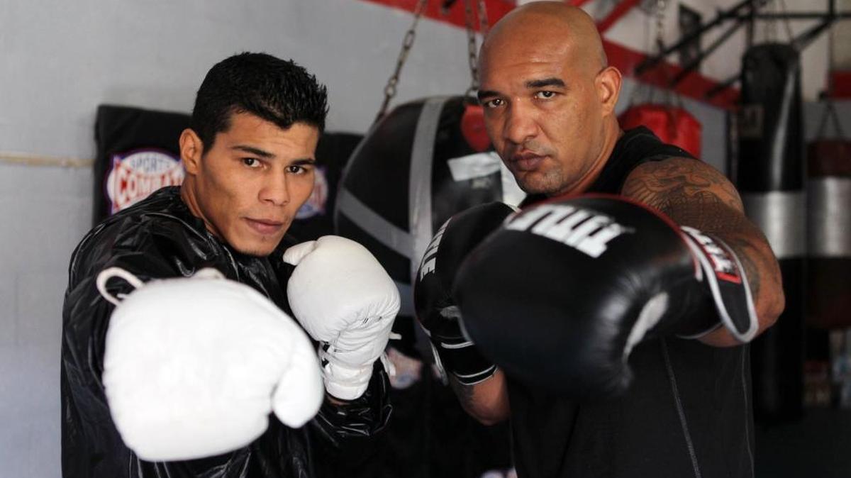 WALTER CASTILLO pelea el 7 de noviembre en el Miccosukee y Yasmany Consuegra (d) sube al ring el 25 en respaldo de la pelea de Erislandy Lara en Hialeah.