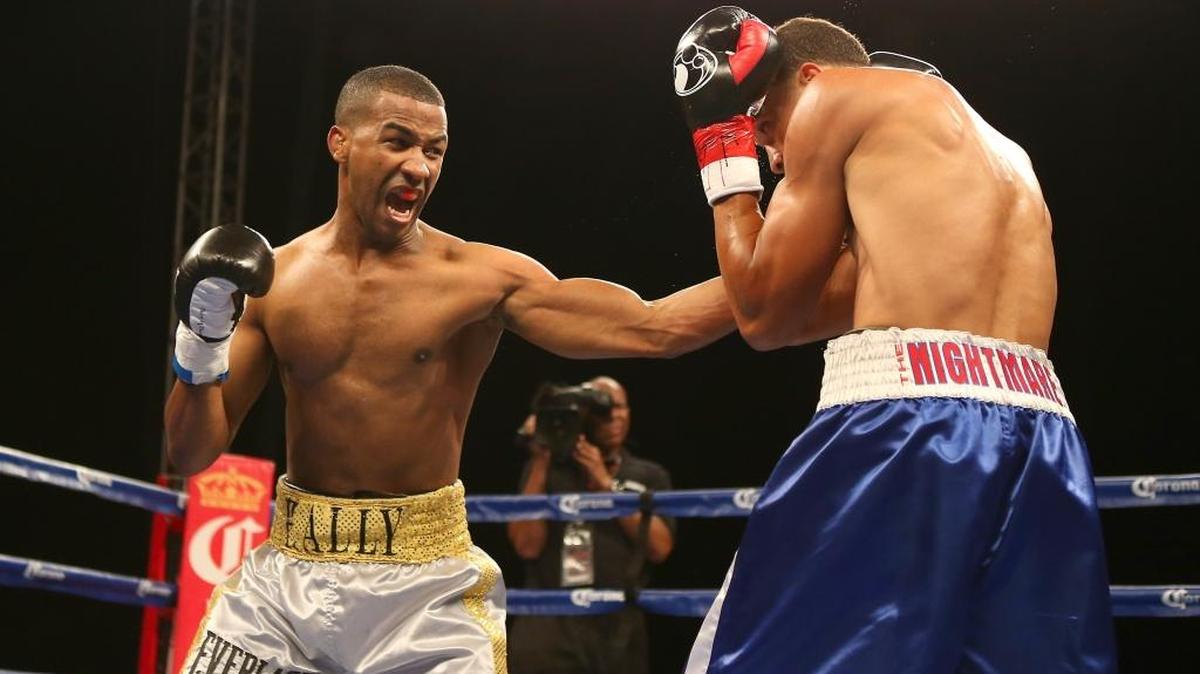 RANCES BARTHELEMY conecta al rostro de Angino Pérez en pelea del 26 de marzo del 2015 celebrada en Hialeah.
