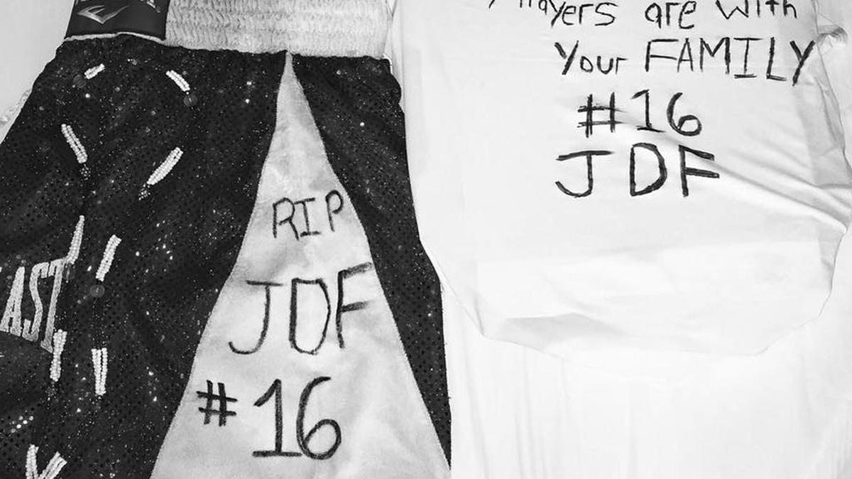 VESTIMENTA USADA por el guerrero cubano Yordenis Ugás a la memoria de su amigo José Fernández.