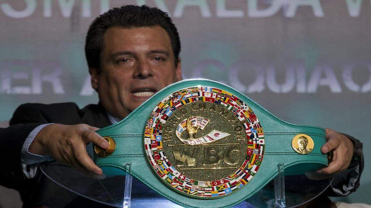 
Mauricio Sulaiman, presidente del Consejo Mundial de Boxeo, en la presentación el 21 de mayo del 2015 del cinturón esmeralda que será entregado al ganador de la pelea entre Floyd Mayweather y Manny Pacquiao, que se celebrará el 2 de mayo en Las Vegas.


