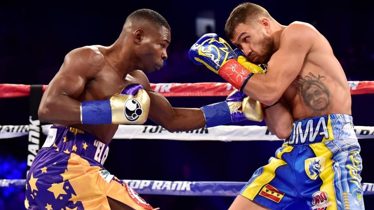 Guillermo Rigondeaux lanza una izquierda a Vasiliy Lomachenko (der.) el 9 de diciembre en el Madison Square Garden.