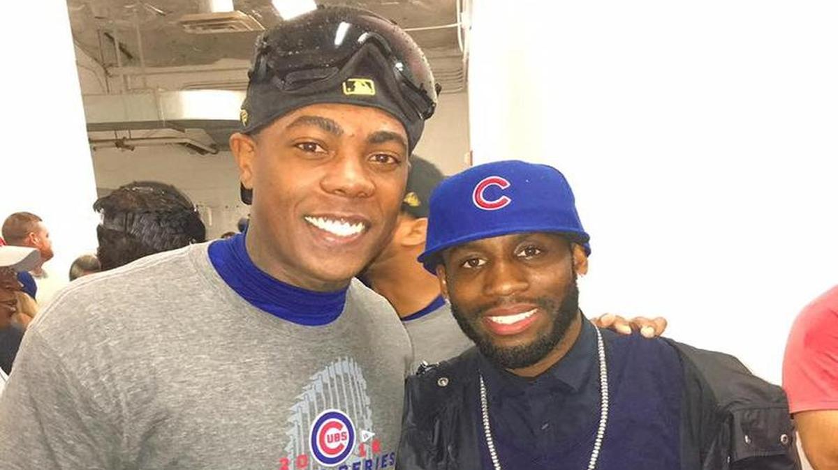 YORDENIS UGÁS y Aroldis Chapman celebran el triunfo de los Cachorros en la Serie Mundial.