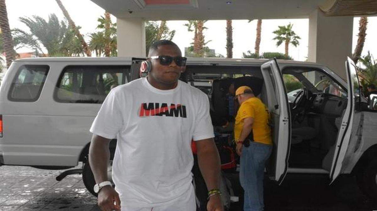 
El boxeador cubano Luis Ortiz a su llegada a Las Vegas el martes 9 de septiembre del 2014 para su pelea ante Lateef Kayode.
