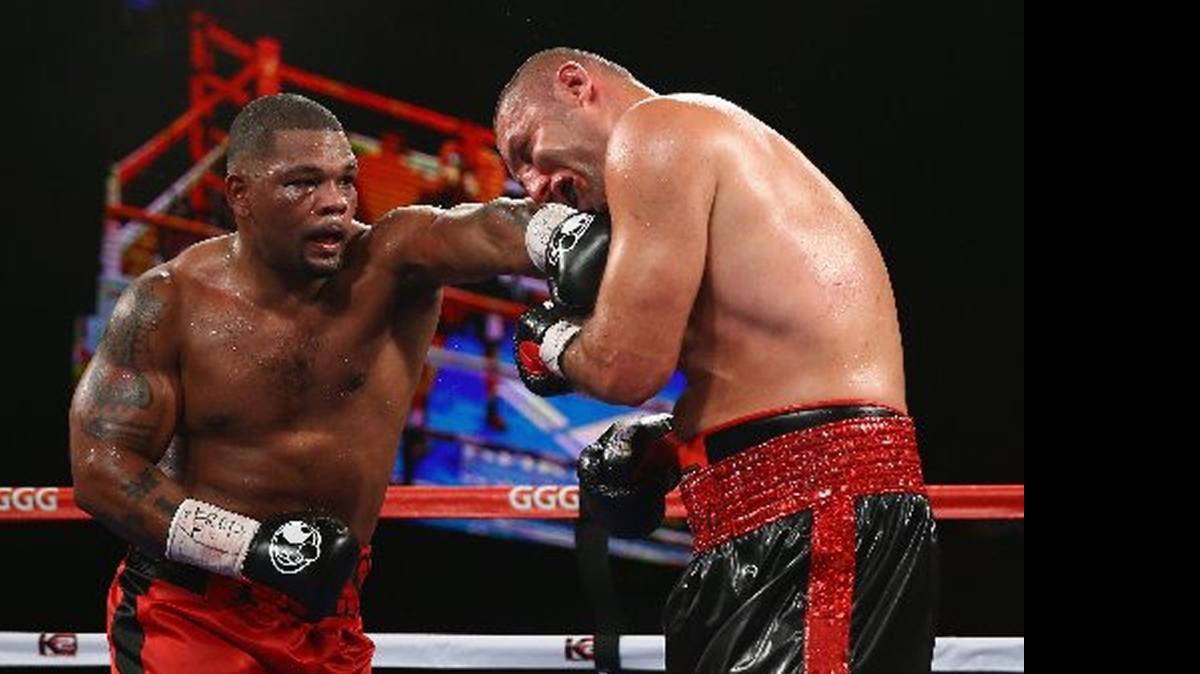 
MIKE PEREZ en mejores momentos cuando vencio a Abdusalamov en Nueva York.
