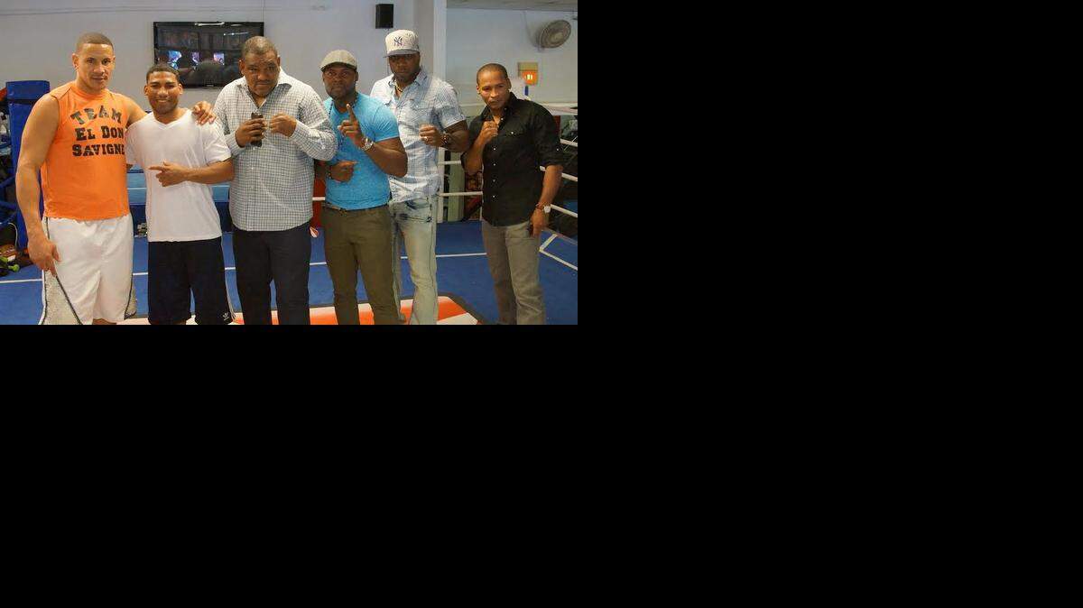 
HUMBERTO SAVIGNE junto a Yuriorkis Gamboa, Ramón Garbey, Idel Torriente, Yunesky González y Alexis Barcelay.
