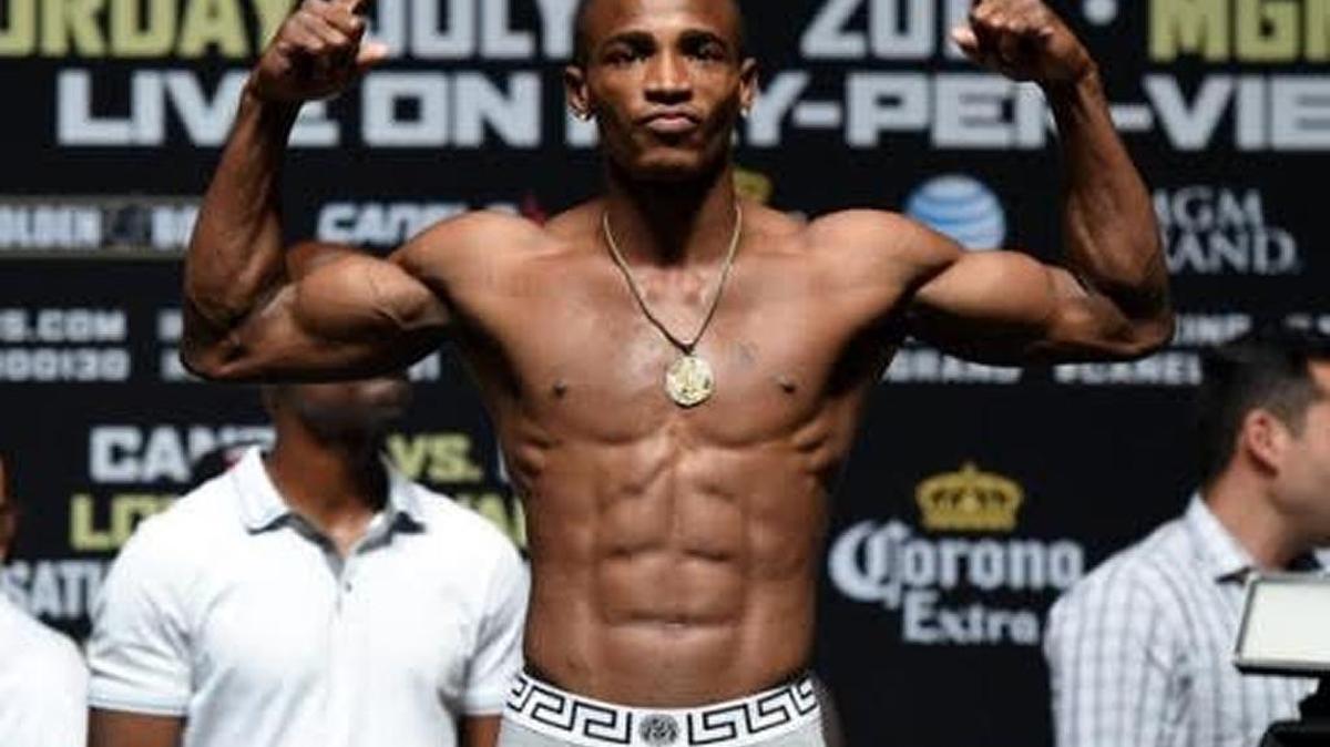 
ERISLANDY LARA cierra la temporada de boxeo con un combate en el Hialeah Park el 25 de noviembre.
