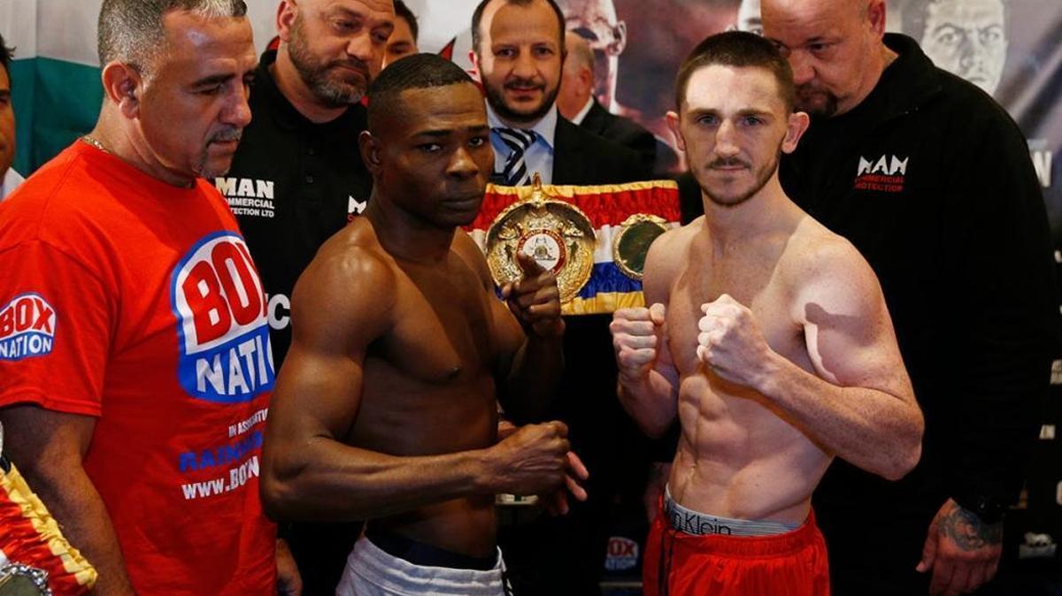 GUILLERMO RIGONDEAUX vence a James Dickens (d) tras dos asaltos al fracturarle la quijada.