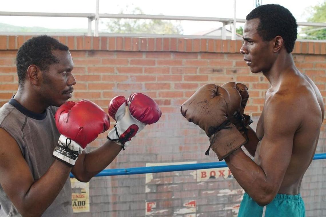 Una escena de la serie de TV sobre la vida del ídolo del boxeo colombiano Antonio “Kid Pambelé” Cervantes.