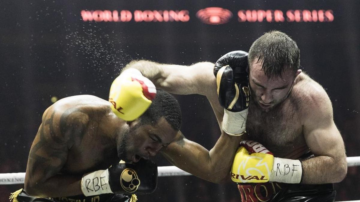 YUNIER DORTICOS y Murat Gassiev (d) intercambian golpes en la pelea del 3 de febrero en Sochi.