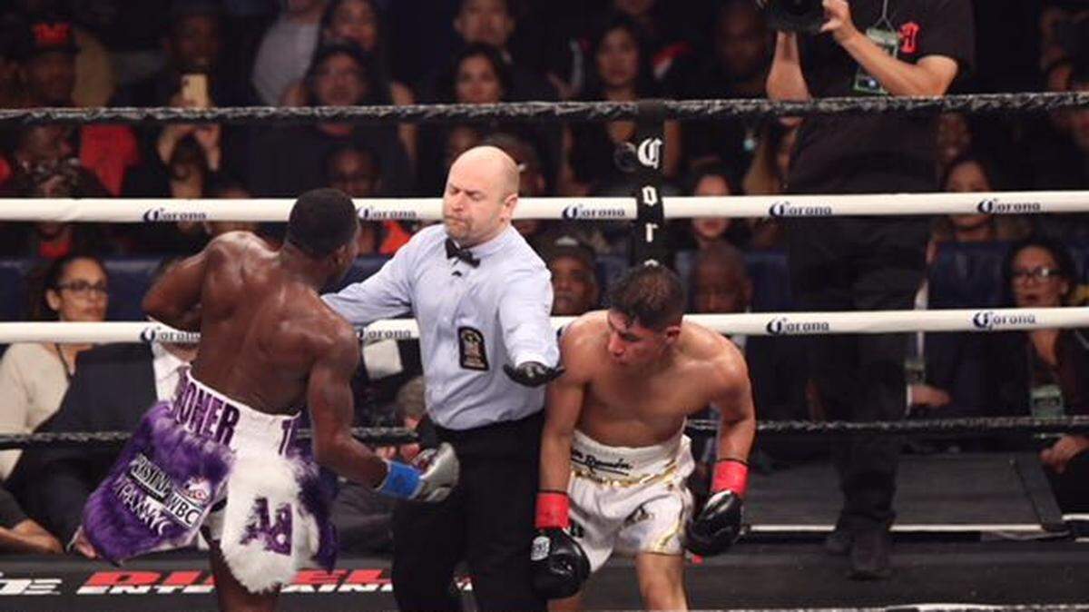 ADRIEN BRONER (i) y Jessie Vargas (d) sostuvieron una gran pelea el 21 de abril en Nueva York.