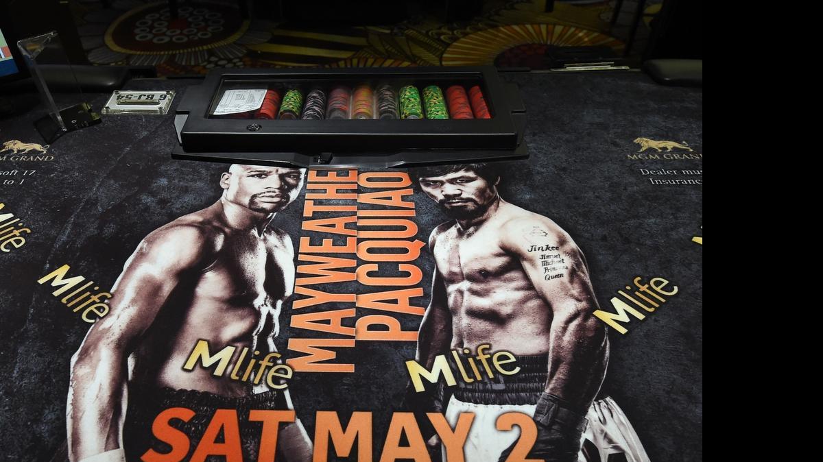 
UN MANTO sobre la pelea cubre una mesa de blackjack table en el MGM Grand Hotel & Casino de Las Vegas.
