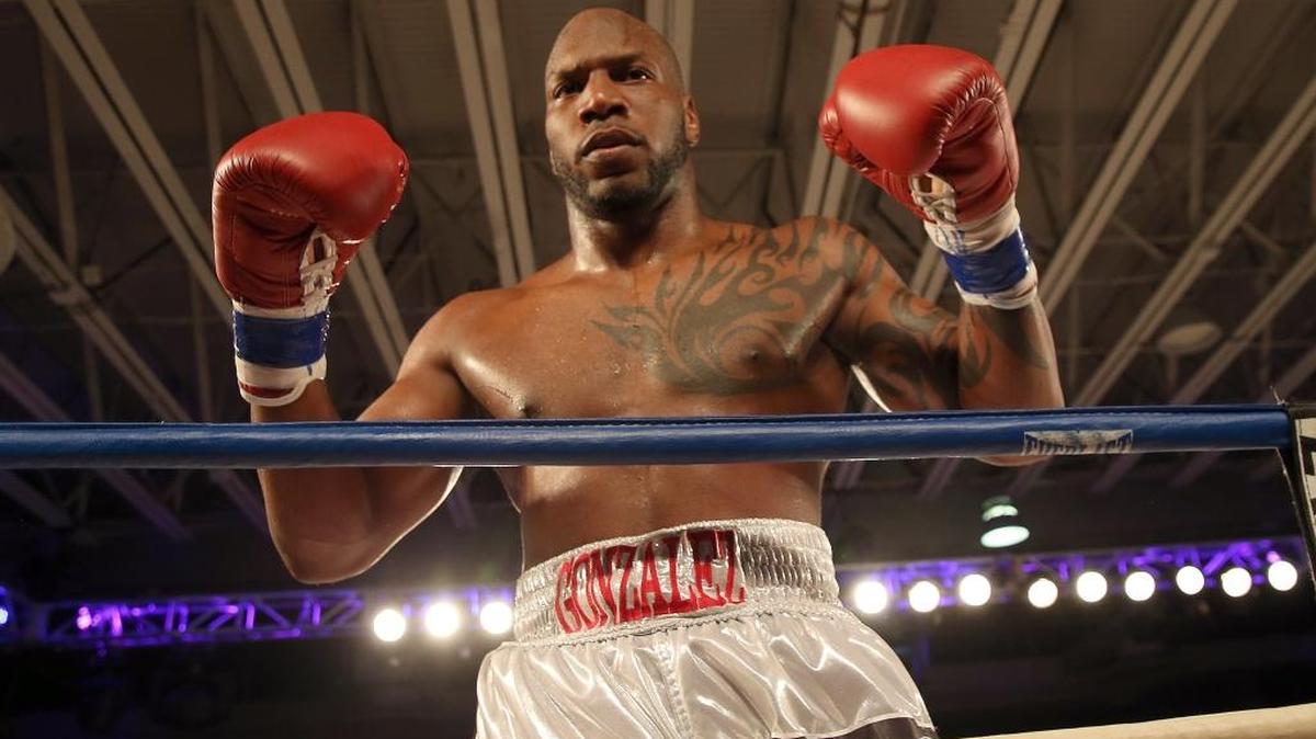 YUNIESKY GONZALEZ tras vencer a Jackson Junior en Miami el 6 de agosto del 2016.