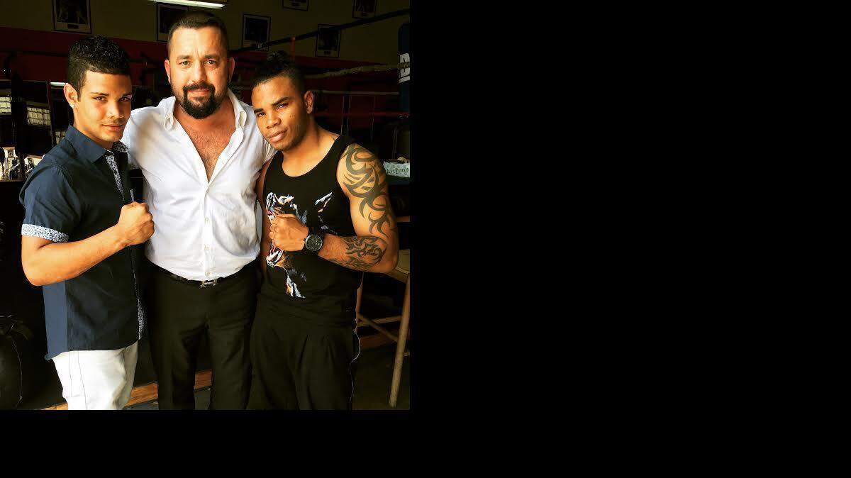 
EL PROMOTOR Ahmet Oner junto a los boxeadores Neslán Machado (izq.) y Hairon Socarrás en Miami.
