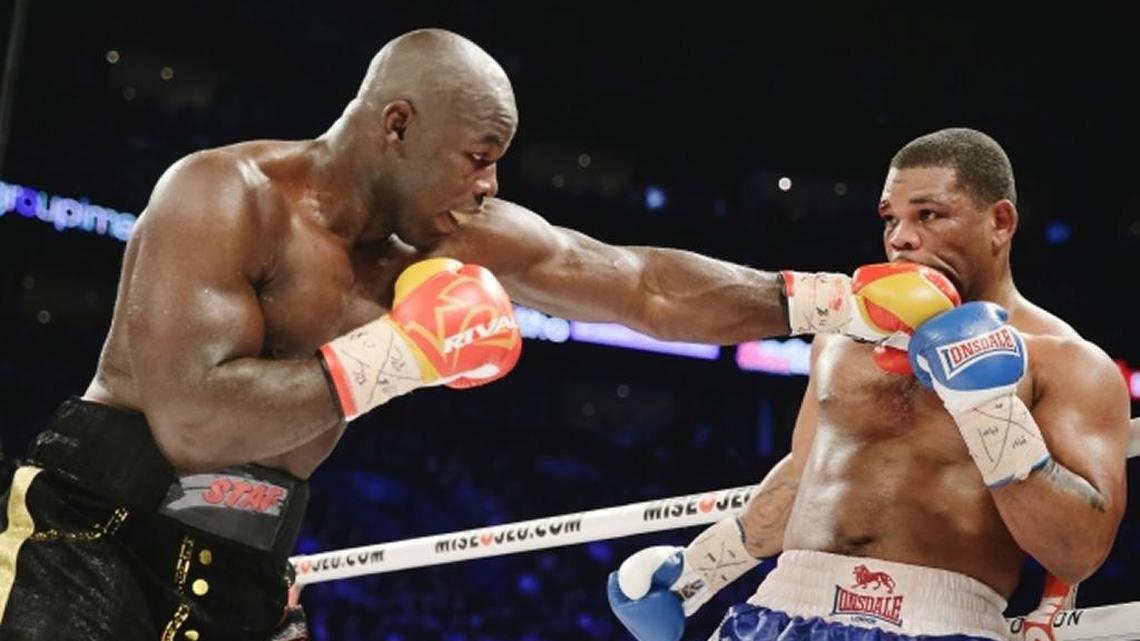 CARLOS TAKAM (d) cuando empató con el cubano Mike Pérez en enero del 2014 en el Madison Square Garden.