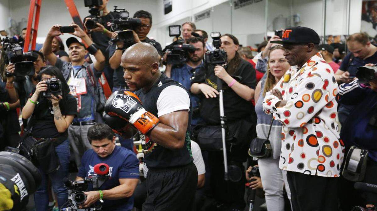 
Floyd Mayweather Jr. participa en un entrenamiento en Las Vegas el 14 de abril del 2015.



