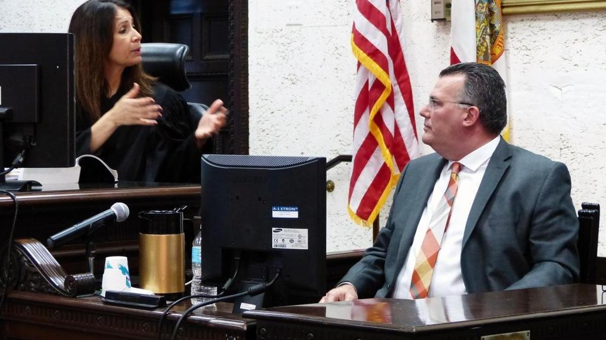 LA JUEZA Migna Sánchez-LLorens se dirige a Félix “Tutico’’ Zabala Jr. en el caso contra Saúl “El Canelo’’ Alvarez y Golden Boy el martes 31 de mayo.