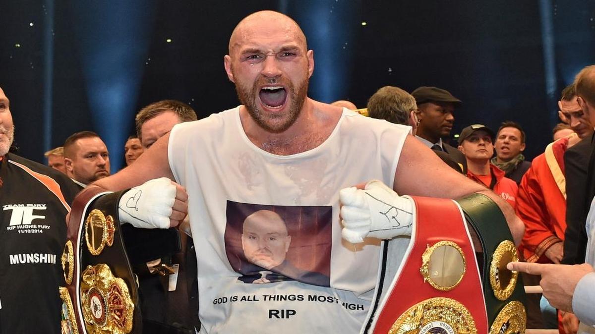 TYSON FURY celebra su triunfo su triunfo sobre Wladimir Klitschko en la pelea celebrada el 29 de noviembre del 2015 en Alemania.