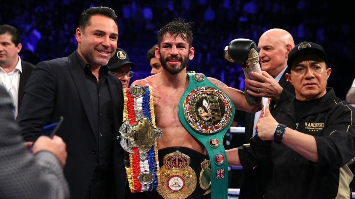 JORGE LINARES (C) e Ismael Salas (d) han logrado una dupla exitosa en el boxeo. Junto a Oscar de la Hoya (i).