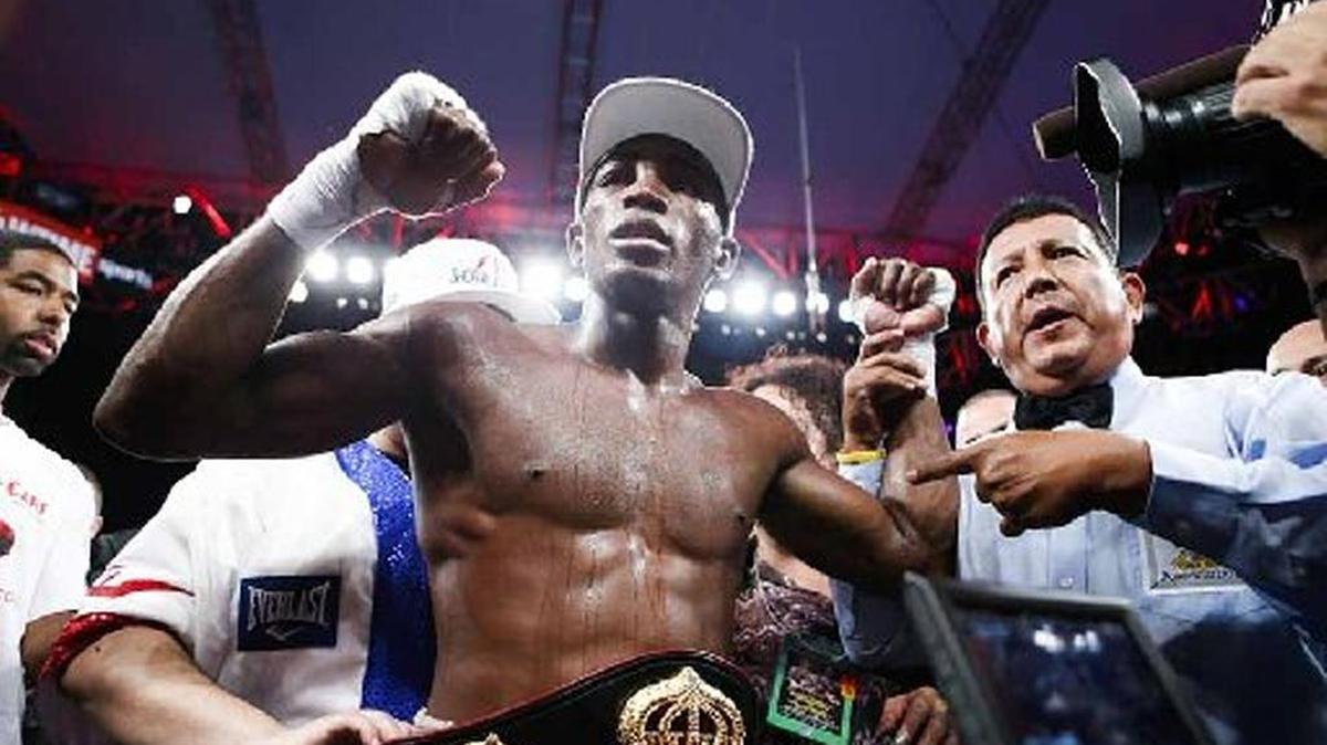 ERISLANDY LARA defiende su faja de la AMB por quinta vez.